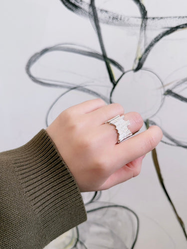 Hand wearing a silver ring 