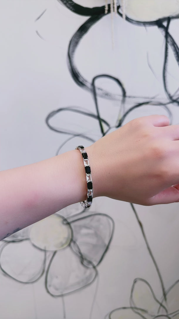 modelshot_Black Onyx & White Topaz Stone Cuff